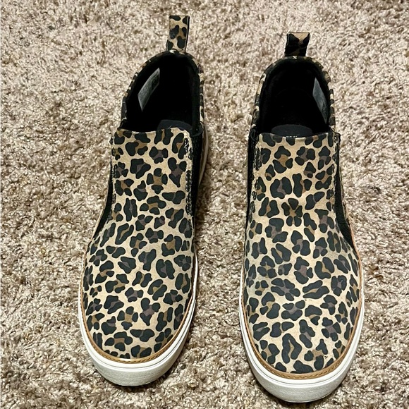 TOMS Bryce Women’s Leopard Print Sneakers - Picture 2 of 3
